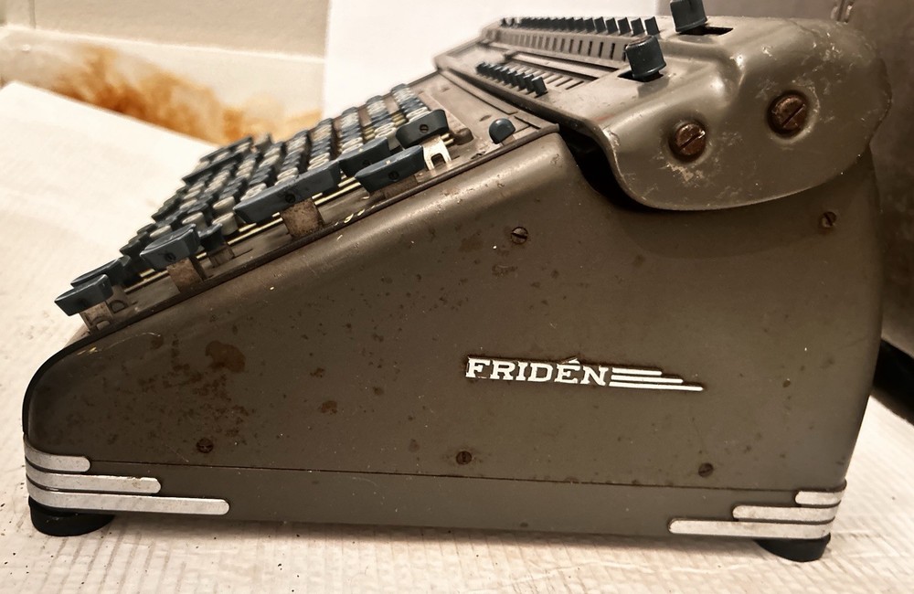 Frieden ST10 Calculating Machine, Ca. 1945 Comes With Cord.