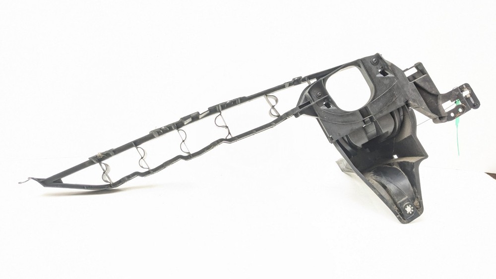 BMW X5 E70 WING MOUNT BRACKET FRONT LEFT PASSENGER SIDE 7157989 2011