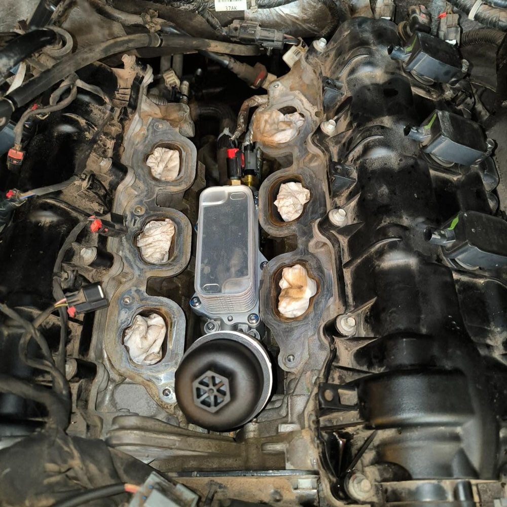 Aluminum Engine Oil Cooler Filter Housing For 2011-2016 Dodge Chrysler Jeep 3.6L