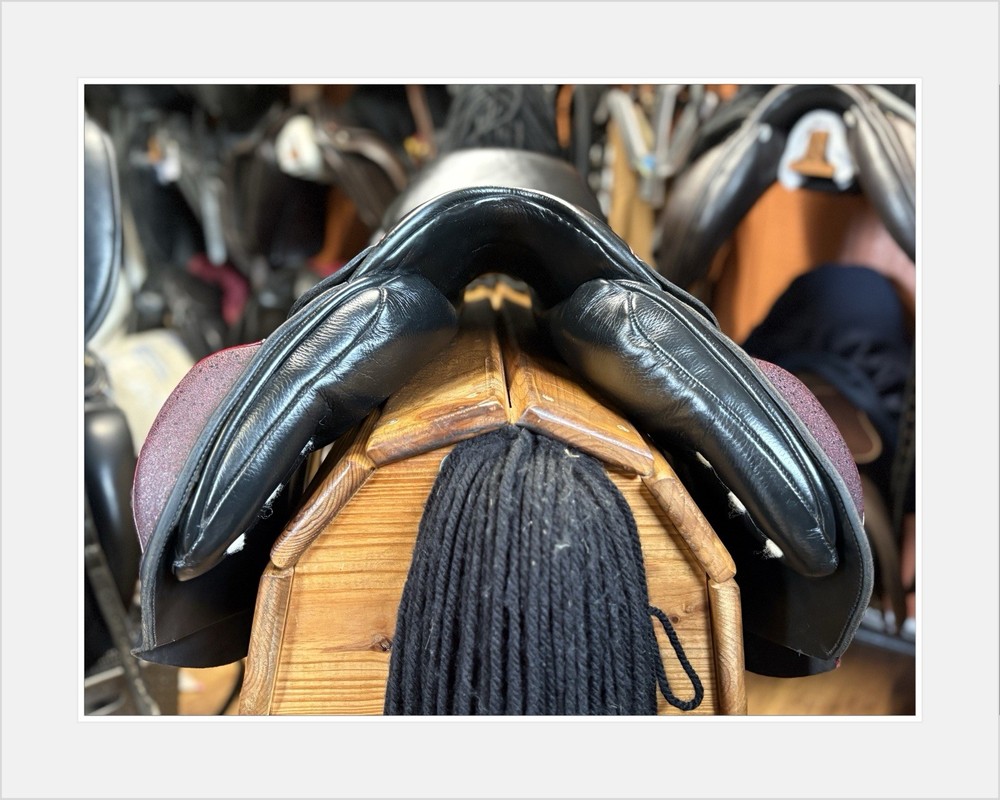 Albion K3 Jump Saddle. 17” W
