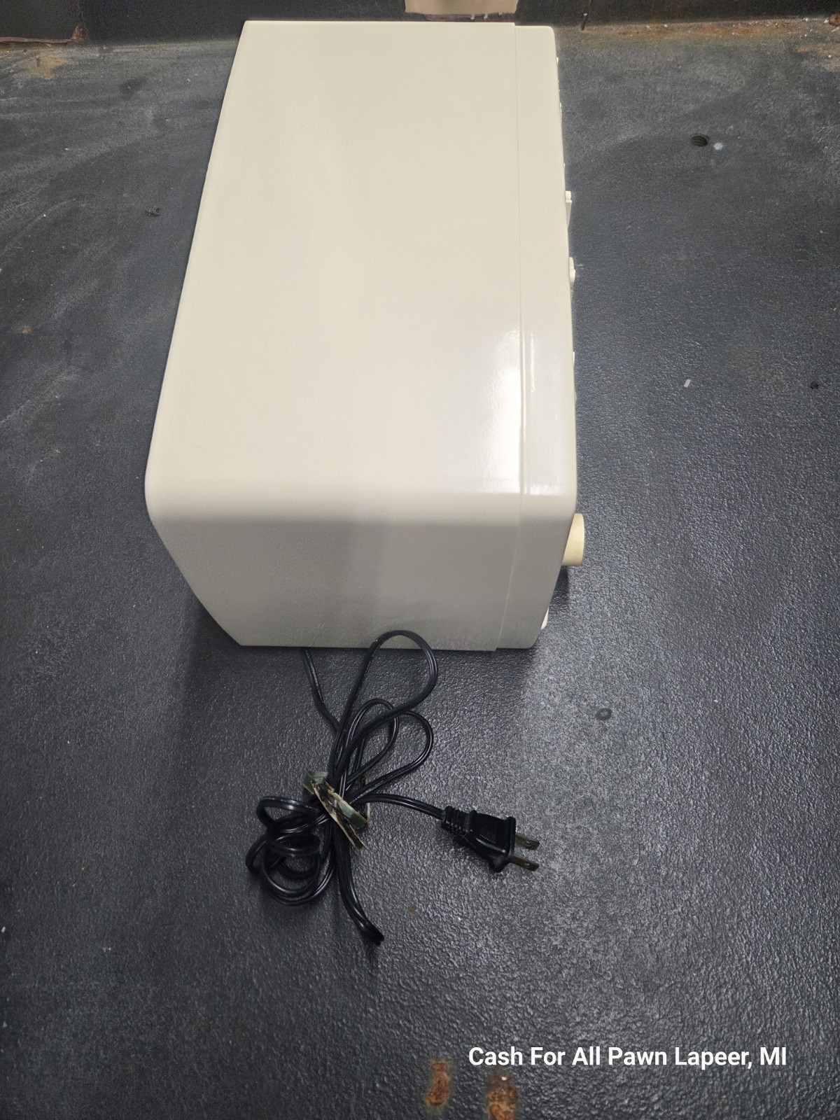 Vintage Motorola 69X “TORPEDO” Tube Radio Mid Century 1950s Works art deco cream