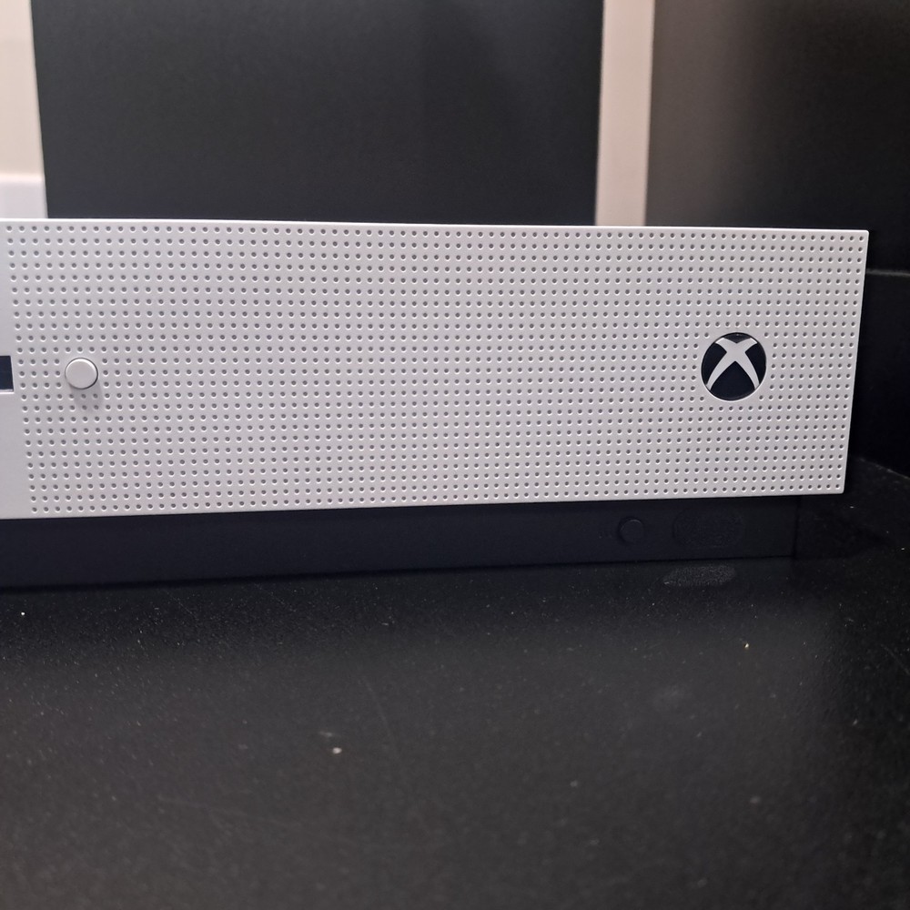 Xbox One S White 1 Console Disc Version & Controller HDR 4K Enhanced Microsoft
