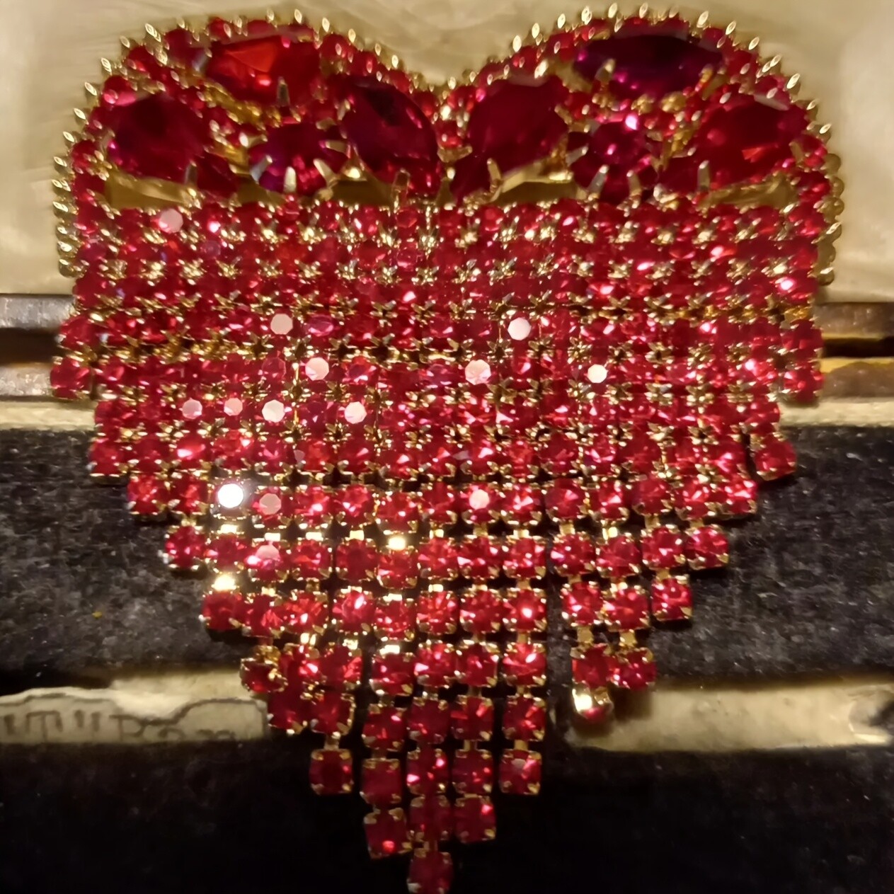 Vintage Style Rhinestone Heart Badge Pin, Exquisite Love Corsage for Women