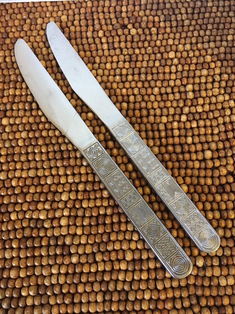 Cambridge Stainless AZTEC Engraved Geometric 2 Solid Dinner Knives 8 5/8"