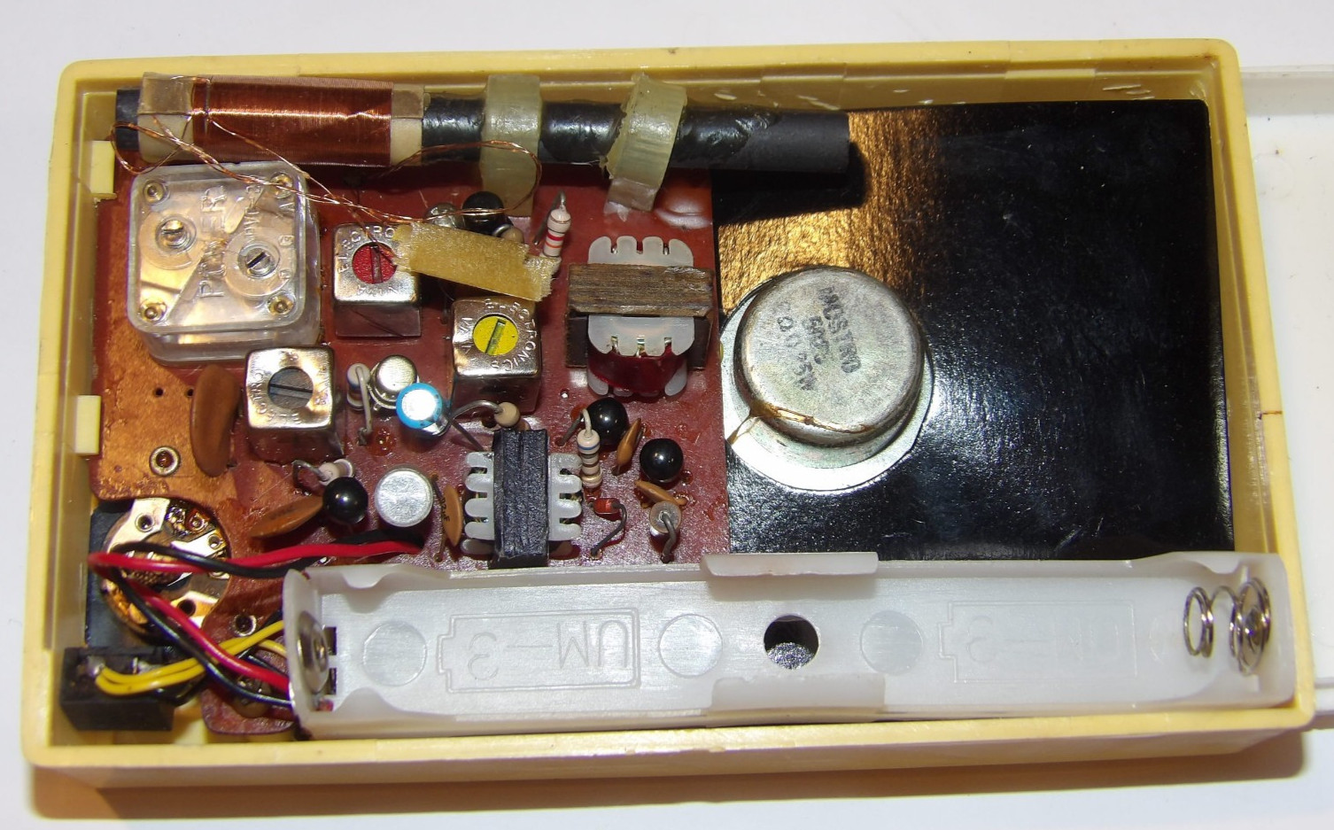 VINTAGE 1960s CAPTAIN DELUXE AM TRANSISTOR RADIO! W/CASE & BOX! HONG KONG!