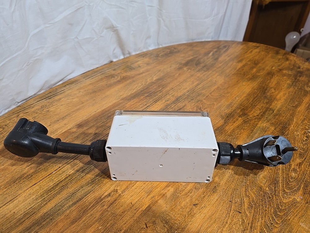 RV Circuit Analyzer with Integrated Smart 30 Amp Surge Protector