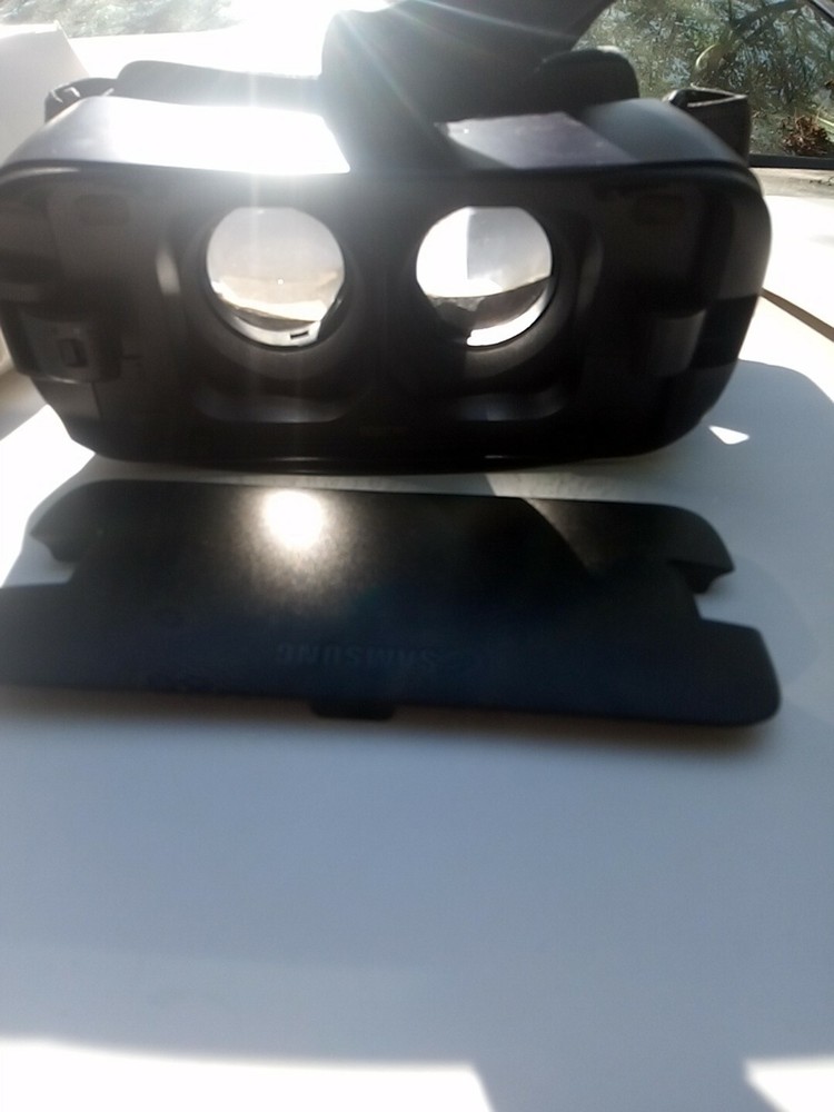 Samsung Gear VR Virtual Reality Headset-New in Open Box