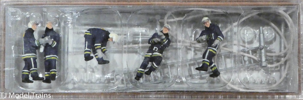 Preiser HO #10485 Emergency - Modern German Firefighters