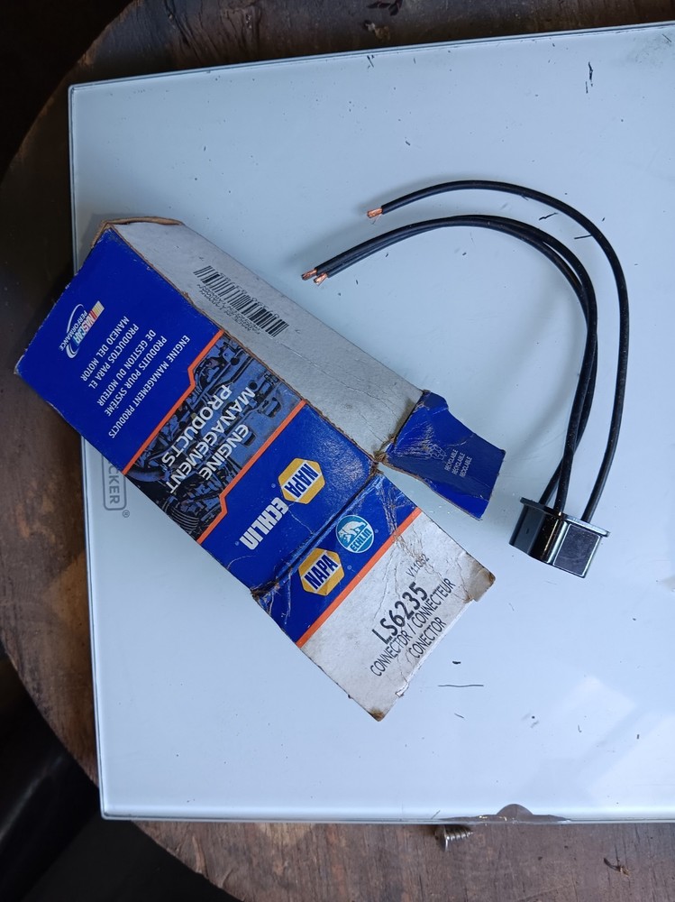 New NAPA LS6235 Headlight Connector Socket Replacement Plug