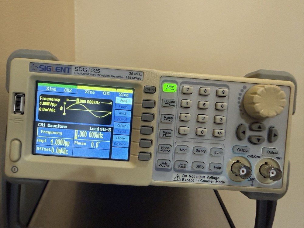 SIGLENT (SDG1025) 25MHz Function/Arbitrary Waveform Generator -125 MSA/S