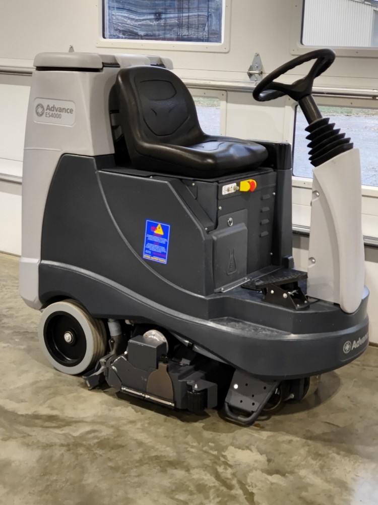 2021 NILFISK ADVANCE ES4000 CARPET EXTRACTOR ONLY 3 HOURS