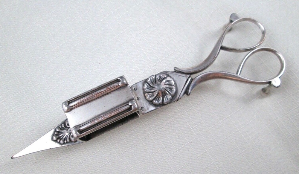 Victorian HALLMARKED Silver CANDLE Wick SNUFFER Excellent Condition FOOTED