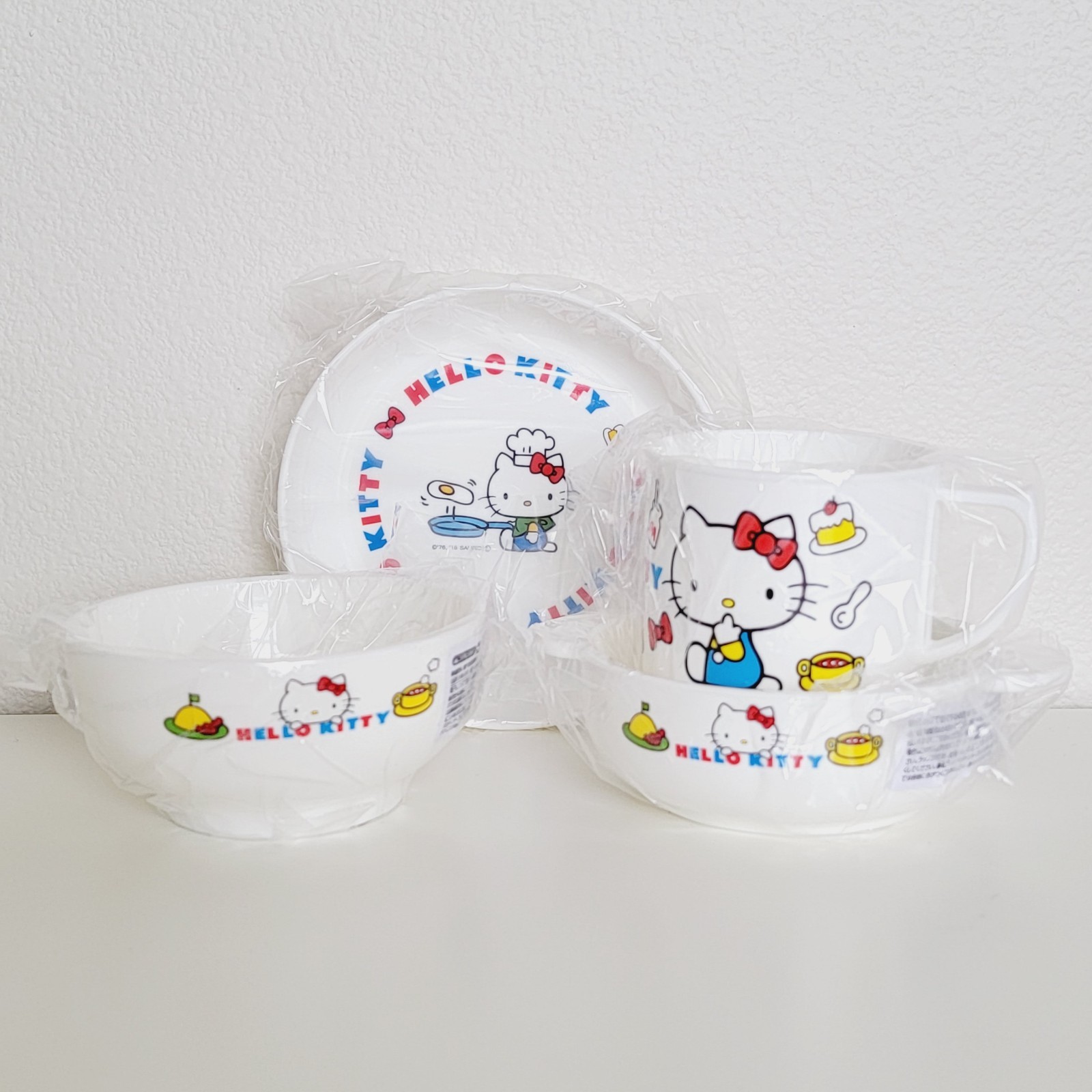 Sanrio Hello Kitty Dinnerware Kids Toddler Set of 4 Mug Cup Bowl Plate White