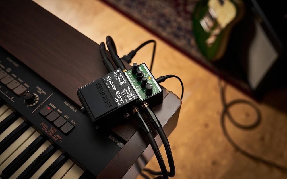 Boss RE-2 The Authentic Space Echo Experience in a Compact Effect Pedal