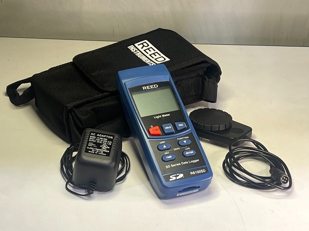 Reed Instruments R8100SD Data Logging Light Lux Meter with Case and AC Adapter