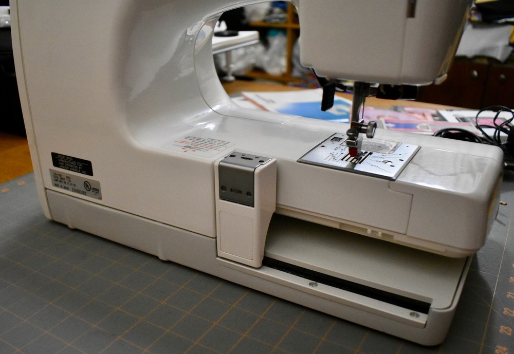 Janome Memory Craft 9000 Sewing Machine with Customizer 2000 Blank Card Extras