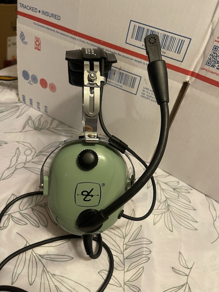David Clark Noise Attenuating Aviation Headset/microphone. Model H10-20