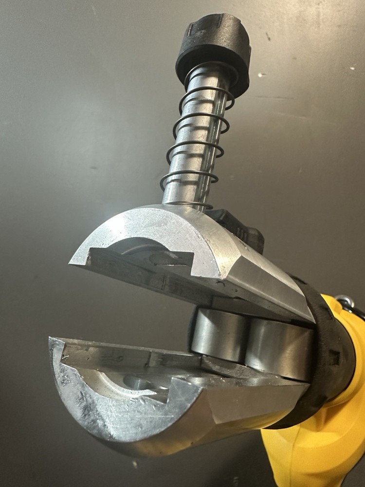 DEWALT DCE2002mk2 CORDLESS 20V PRESS TOOL KIT New With Jaws And Ring Bundle