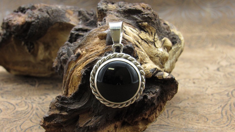 *Sterling Silver Round Onyx Pendant