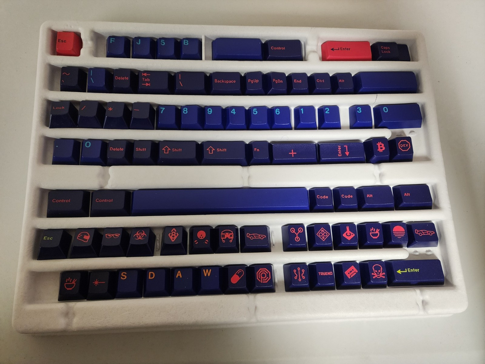 GMK Laser Cyberdeck R2 from Mito, double shot keycaps base set