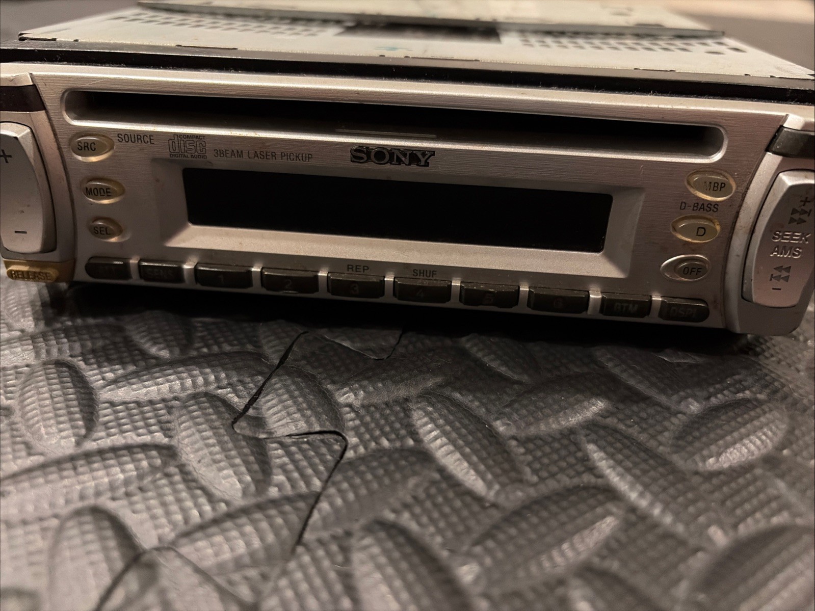 Sony In Dash CDXL350 FM/AM Compact Disc Player Car Stereo w/Detachable Faceplate