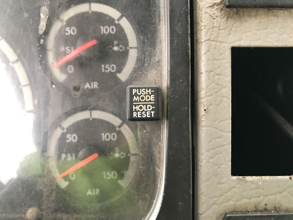 2000-2005 Freightliner FL70 Speedometer Instrument Cluster - Used