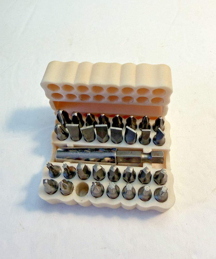 32 pc. BLACK & DECKER SECURITY DRILL BIT SET PVC ORGANIZER CASE Missing 1 PC.