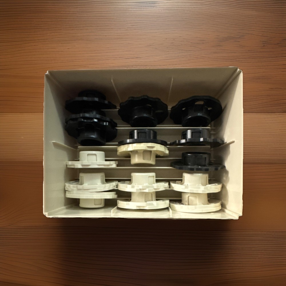 Vintage SINGER Ivory Plastic Spool Bobbin Storage Box