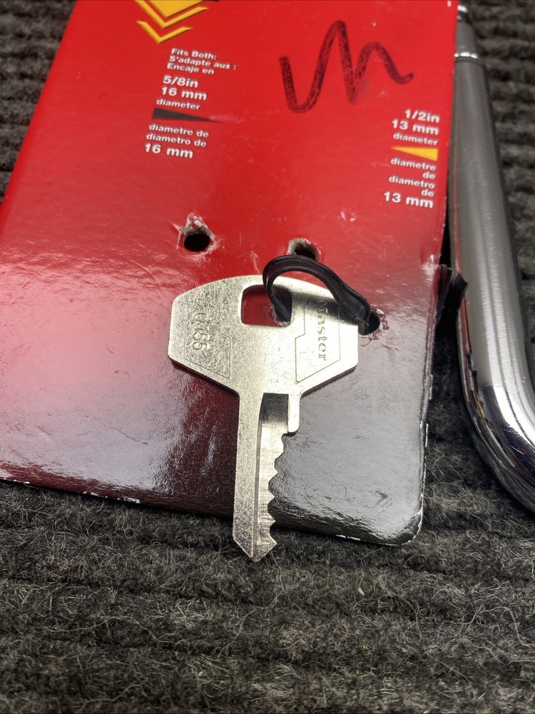 Master Lock 2866DAT Hitch Receiver Lock (½” & 5/8”) – Swivel Head ECS