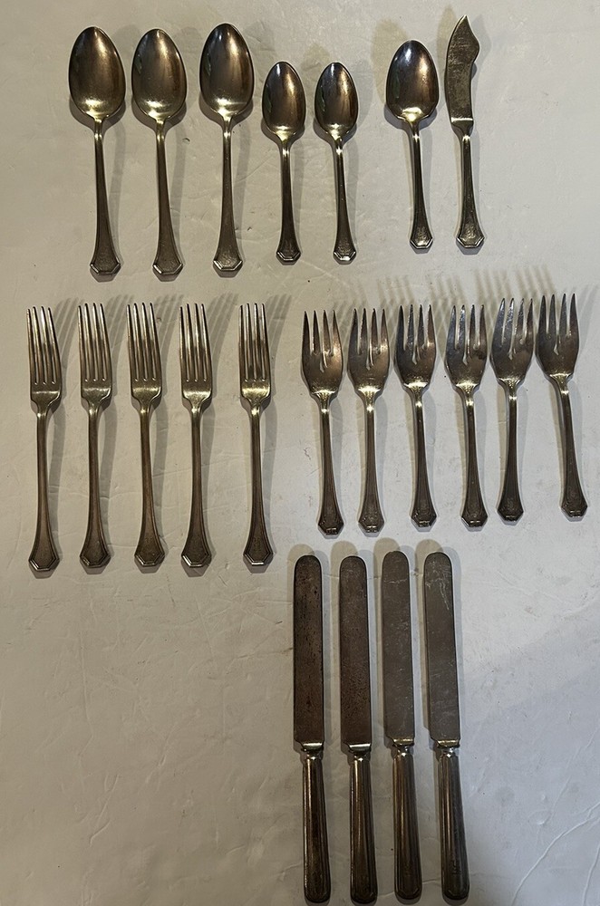 22 pc VTG Reed & Barton Pat Applied For Silverplate Monogrammed Handle Flatware