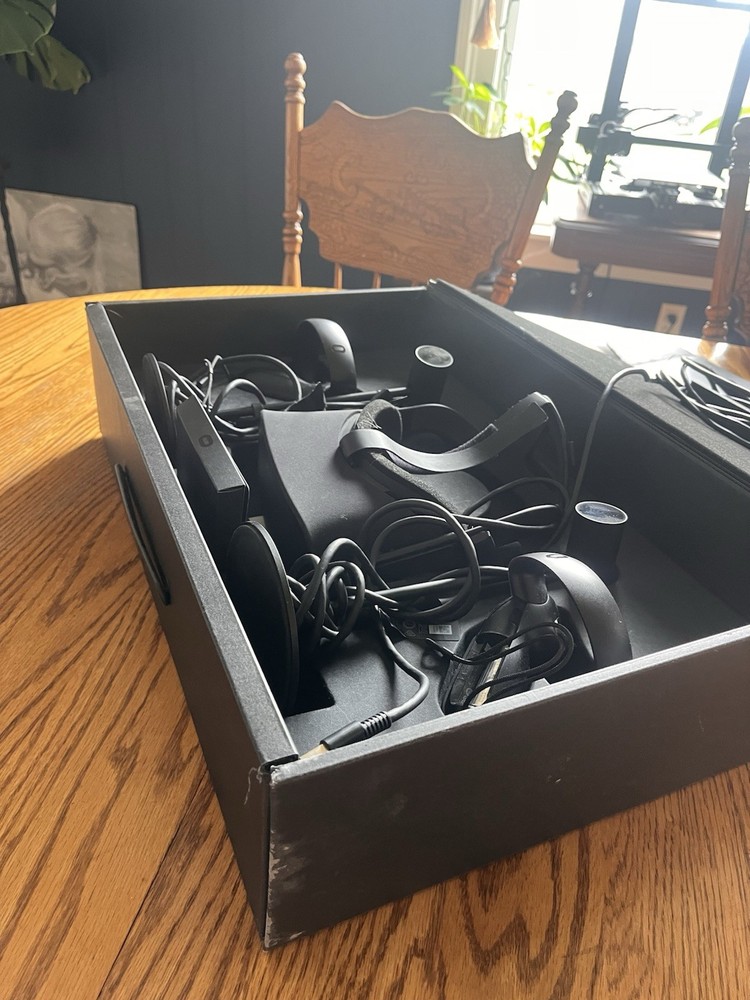Oculus Rift VR Headset, Full Set With Controllers, Headset, Sensors, and Box