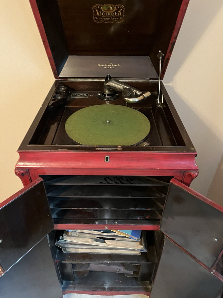 Victor Phonographs VV-XIV Phonograph Cabinet