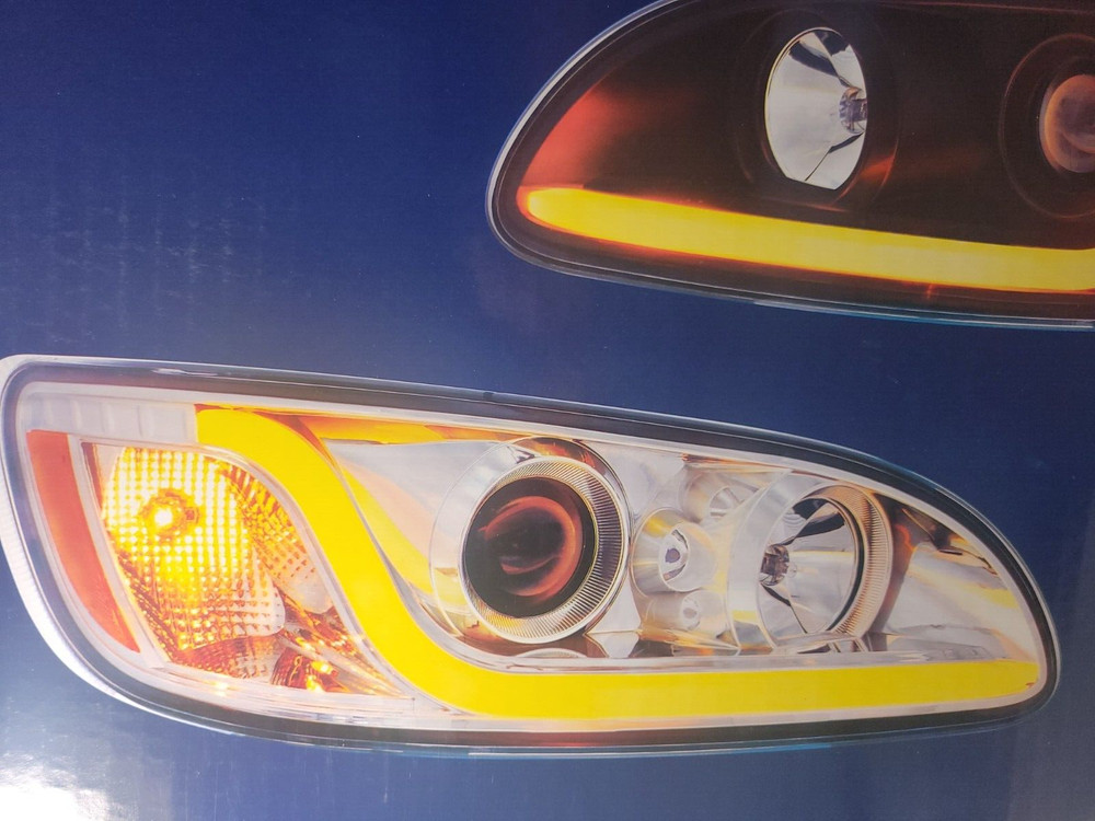 United Pacific 31253 - Chrome Projection Passenger Side Headlight For Peterbilt