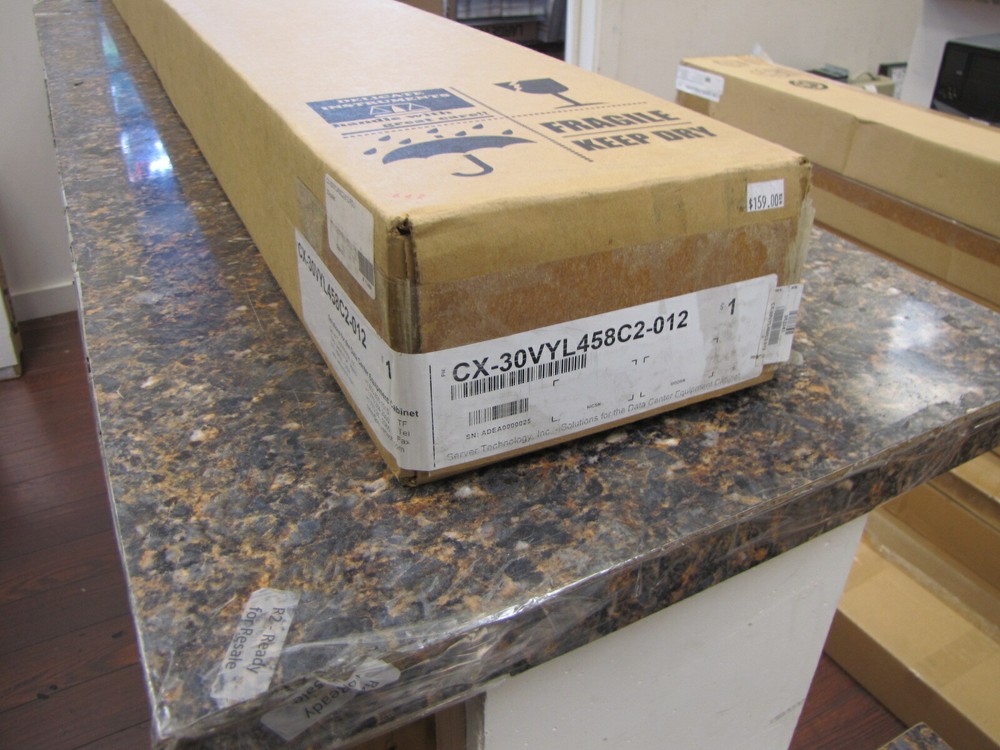 NEW in box Server Technology Sentry CX-30VYL458C2-012 Tech Rack CDU/PDU Quantity