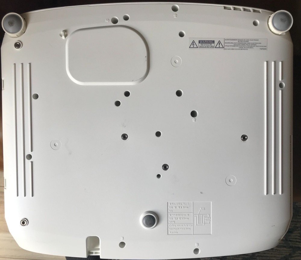 Panasonic Projector PT-VW535N. Please, read the details.