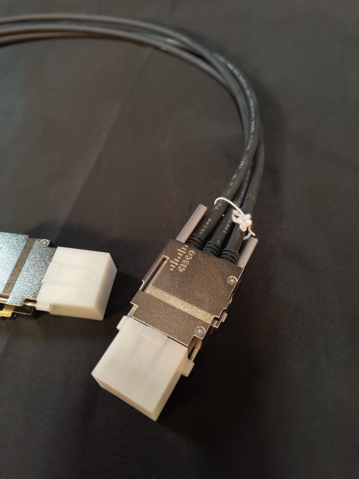 Cisco STACK-T1-1M V01 Stacking Cable 800-40404-01 for 3850 Series