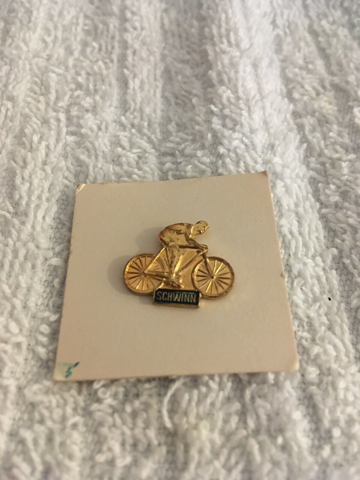 VINTAGE BRASS SCHWINN ADVERTISING BICYCLE RIDER ON A BIKE PIN PINBACK BUTTON