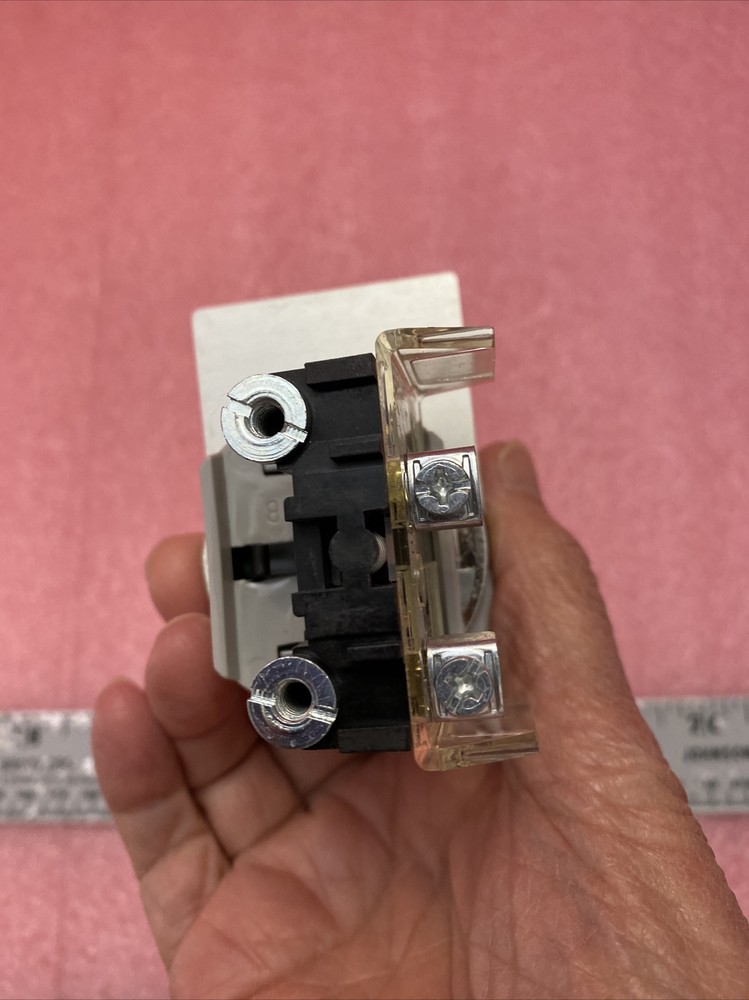 Allen Bradley 800T-H33 Position Keyed Selector Switch