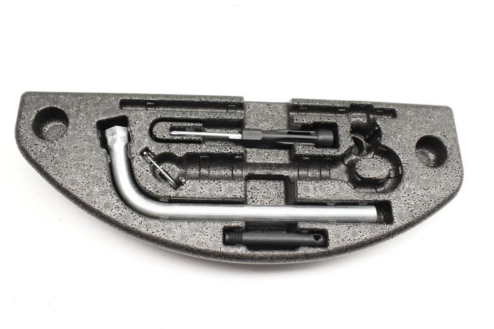 2011-2014 AUDI A8 QUATTRO - TOOL KIT 4H0012110