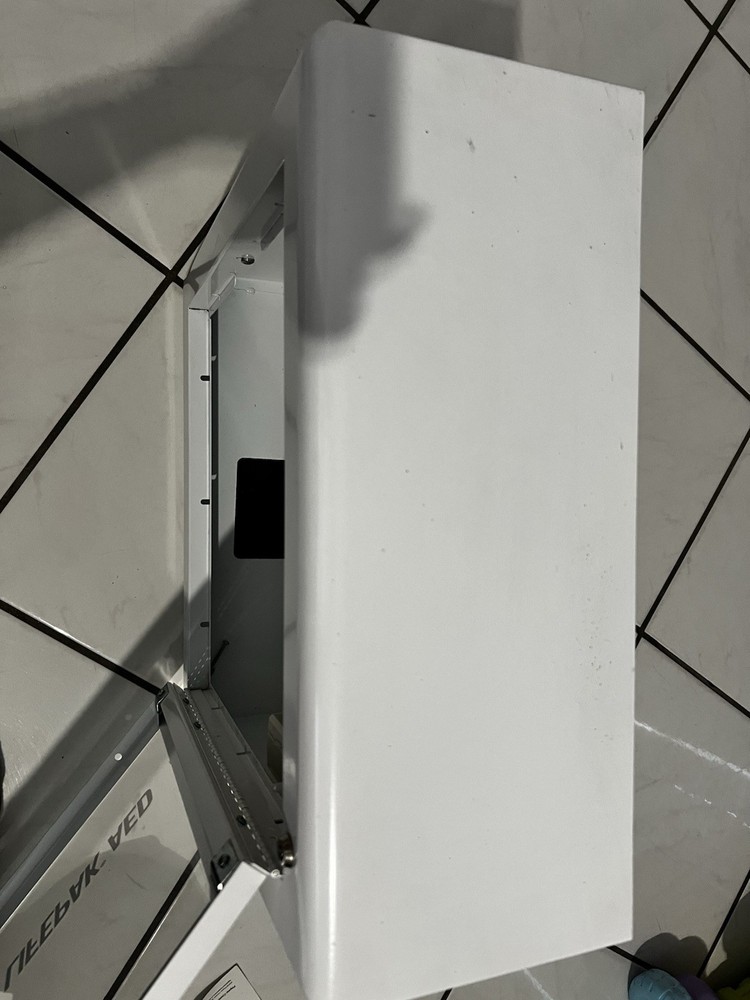 Lifepak Aed Wall Mount With Keys And Working Alarm