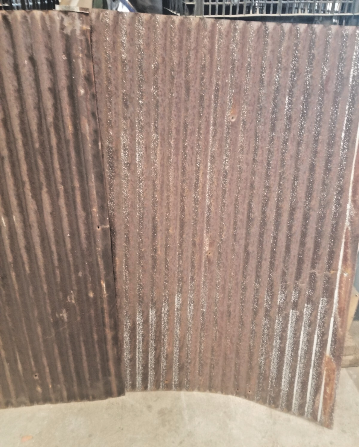 (30 sq.ft.) 5 pcs 3' x 2' RUSTY RECLAIMED CORRUGATED METAL BARN ROOFING TIN