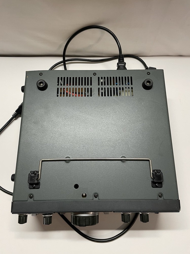 Icom Model IC-R7000 Multi-Mode Wide Band VHF/UHF Receiver - Tested & Working