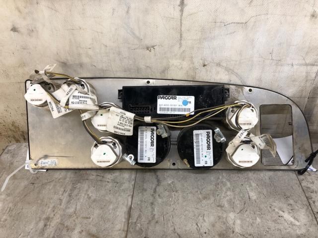 2010-2011 Peterbilt 387 Speedometer Instrument Cluster - Used
