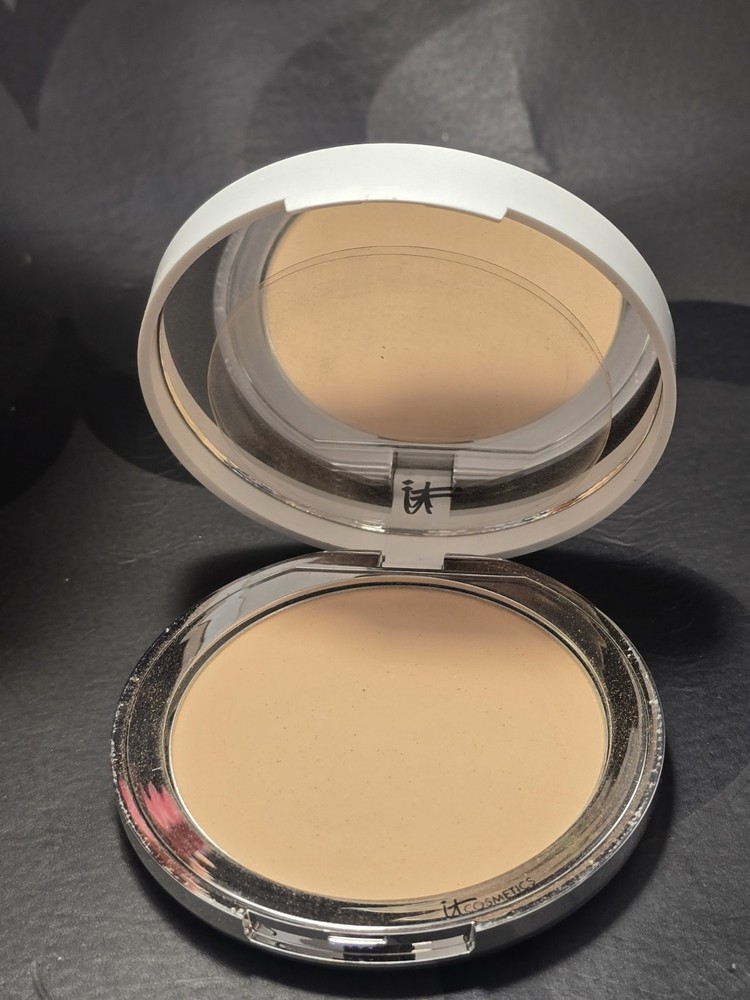 IT COSMETICS ~ BYE BYE FOUNDATION FULL COVERAGE POWDER ~ Medium ~ 0.30 OZ NWOB