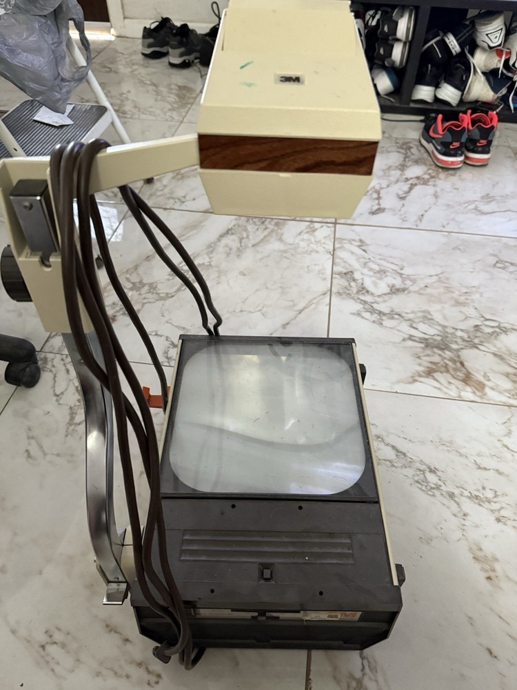 3M Overhead Projector