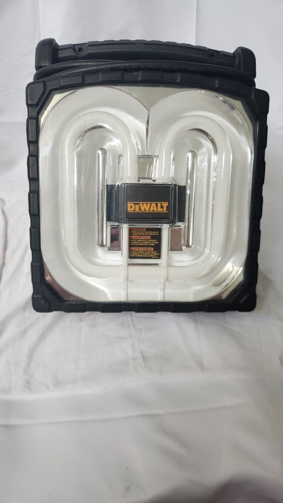DEWALT DC020 18V BATTERY/120V WORK LIGHT TESTED/WORKS