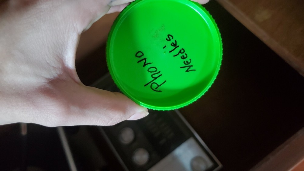 Sears Silvertone Phonograph/ Radio Console Vintage Collectable in Mint condition