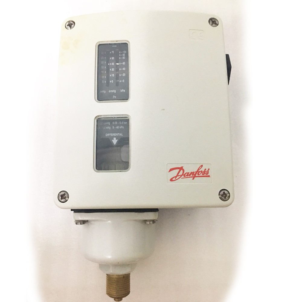 DANFOSS 017-521566 RT121 Temperature Controller New