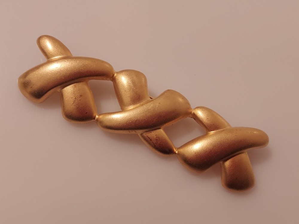 abstract matte goldtone metal pin brooch x's pattern or kisses 3.5" x 1"