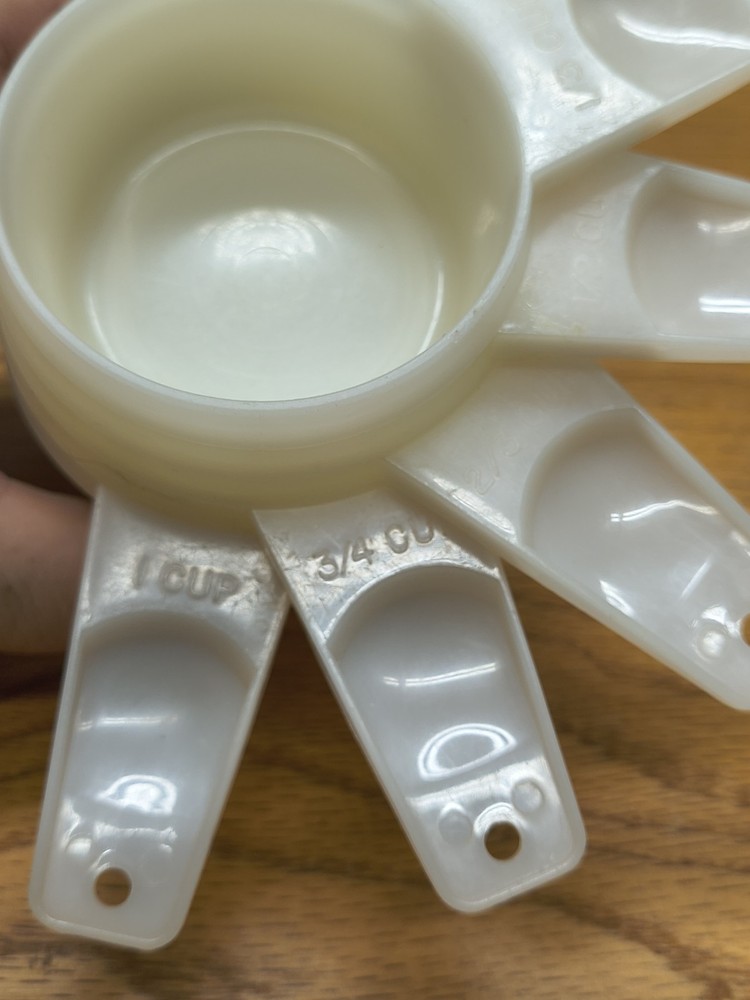 Tupperware #761 White/Translucent 5 Measuring Cup Set